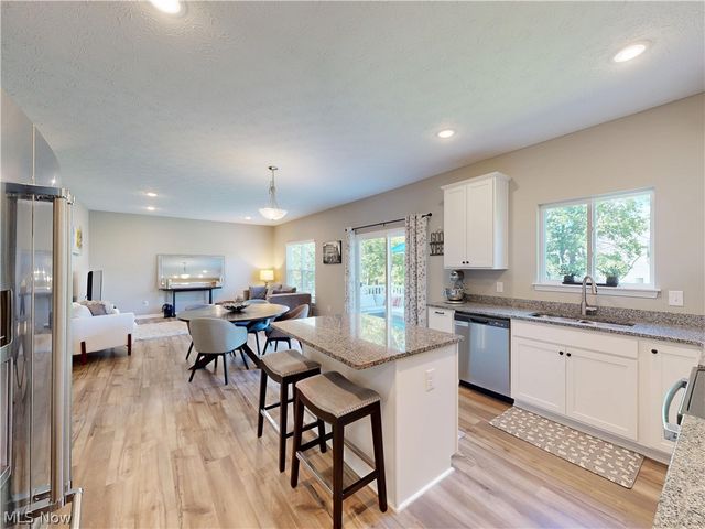 1223 Selena Grove, Green, OH 44685