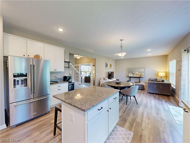 1223 Selena Grove, Green, OH 44685