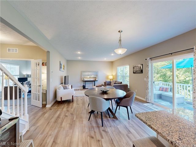 1223 Selena Grove, Green, OH 44685