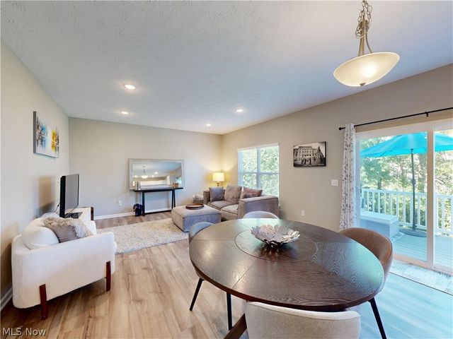 1223 Selena Grove, Green, OH 44685