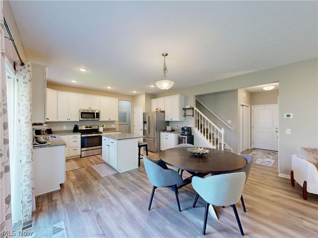 1223 Selena Grove, Green, OH 44685