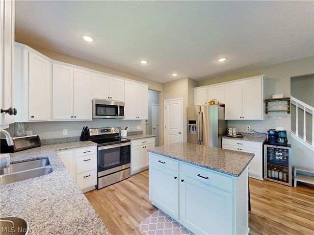 1223 Selena Grove, Green, OH 44685