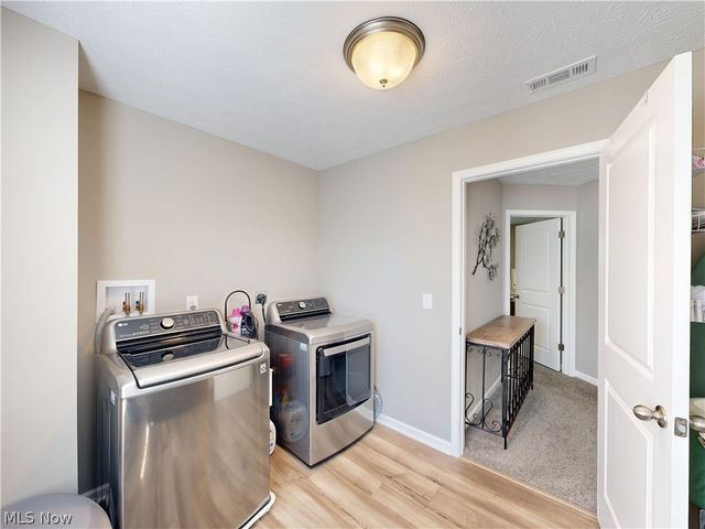 1223 Selena Grove, Green, OH 44685