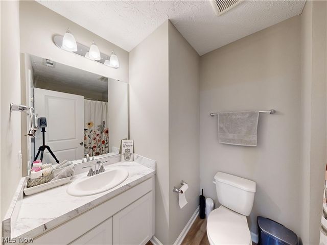 1223 Selena Grove, Green, OH 44685