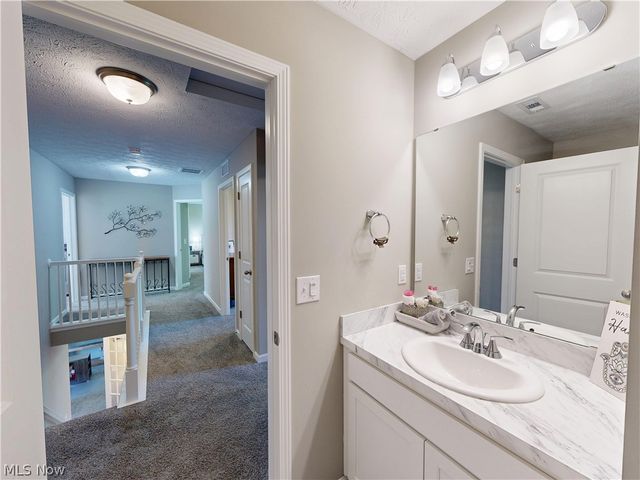 1223 Selena Grove, Green, OH 44685