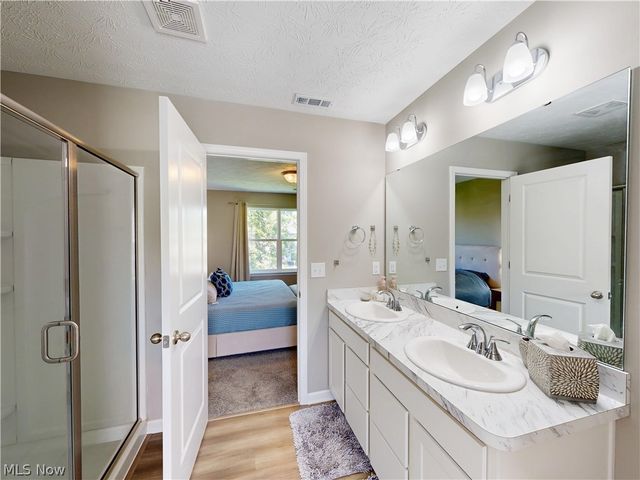 1223 Selena Grove, Green, OH 44685