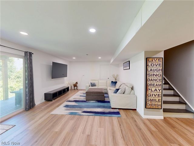 1223 Selena Grove, Green, OH 44685