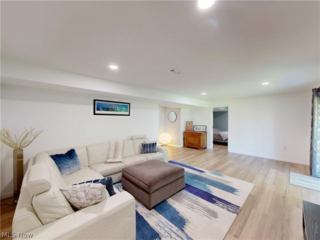 1223 Selena Grove, Green, OH 44685