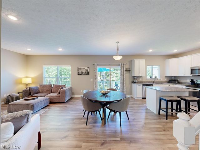 1223 Selena Grove, Green, OH 44685