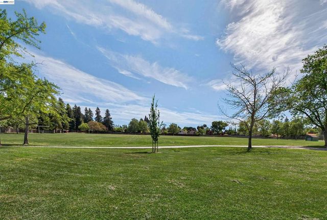 4849 Smith Gate Ct, Pleasanton, CA 94566