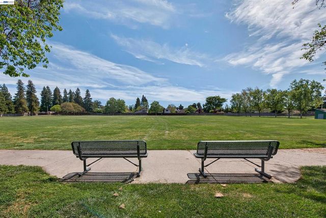 4849 Smith Gate Ct, Pleasanton, CA 94566