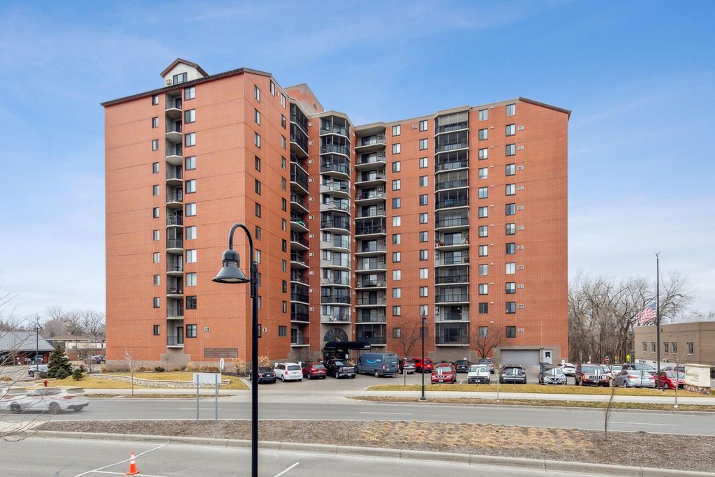 6500 Woodlake Drive 105, Richfield, MN 55423