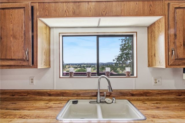 10580 Thompson, Valley Springs, CA 95252