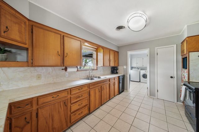 2303 Perryman Avenue, Palacios, TX 77465