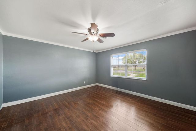 2303 Perryman Avenue, Palacios, TX 77465