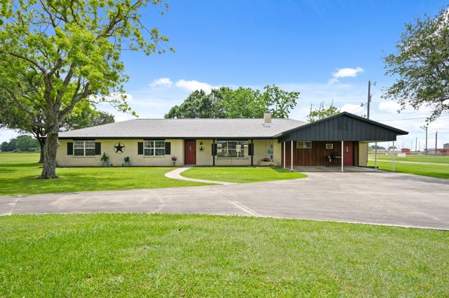 2303 Perryman Avenue, Palacios, TX 77465