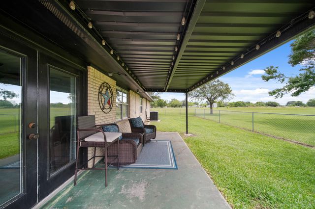 2303 Perryman Avenue, Palacios, TX 77465