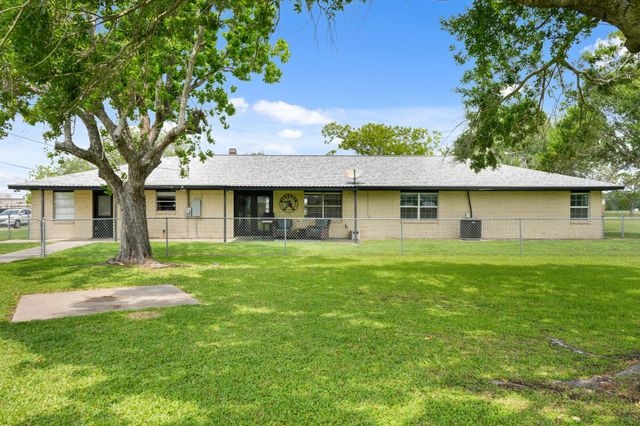 2303 Perryman Avenue, Palacios, TX 77465