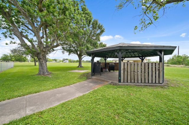 2303 Perryman Avenue, Palacios, TX 77465