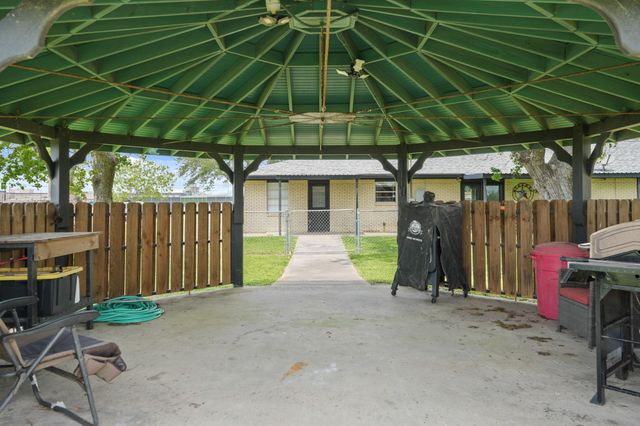 2303 Perryman Avenue, Palacios, TX 77465