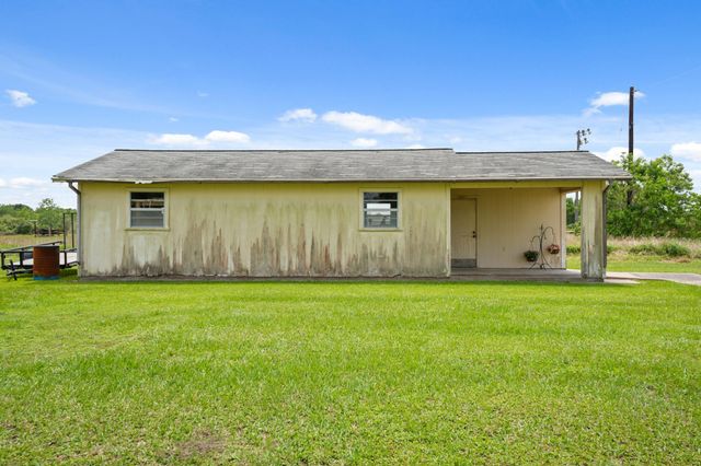 2303 Perryman Avenue, Palacios, TX 77465
