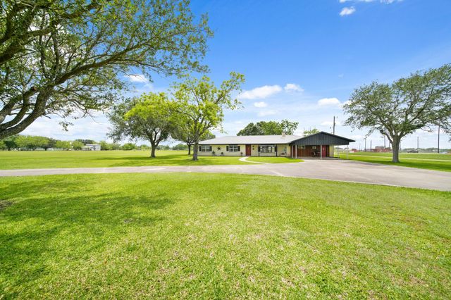 2303 Perryman Avenue, Palacios, TX 77465