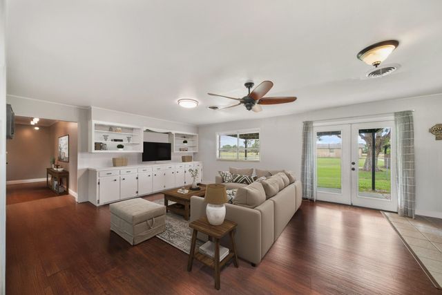 2303 Perryman Avenue, Palacios, TX 77465