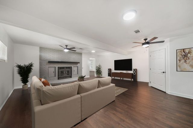 2303 Perryman Avenue, Palacios, TX 77465