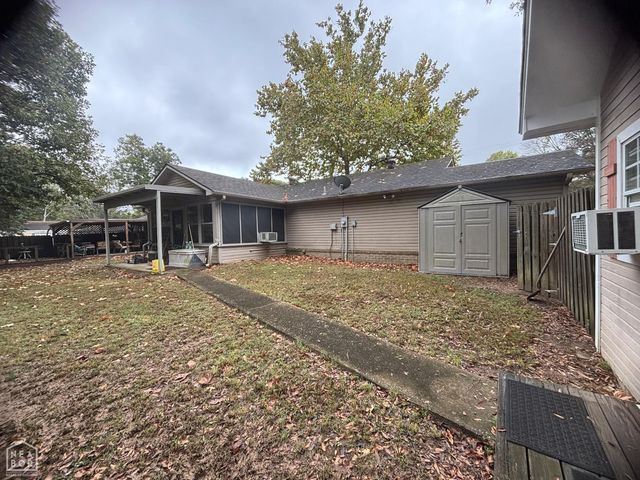 109 N Lakeside Lane, Newport, AR 72112