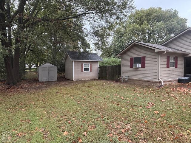 109 N Lakeside Lane, Newport, AR 72112