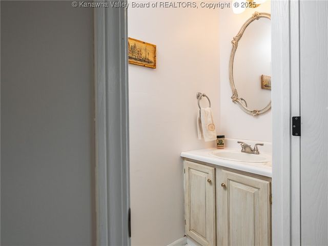 118 Deer Valley Drive, Hurricane, WV 25526