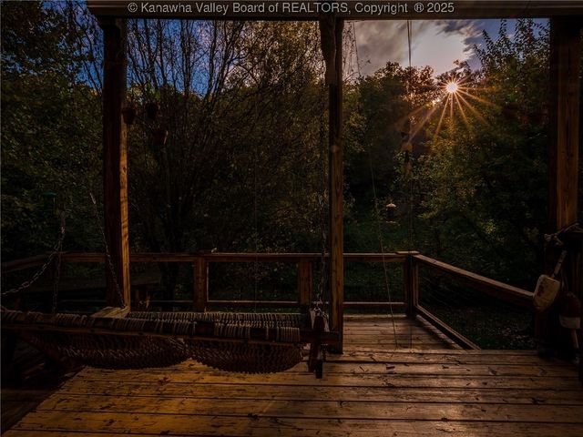 118 Deer Valley Drive, Hurricane, WV 25526