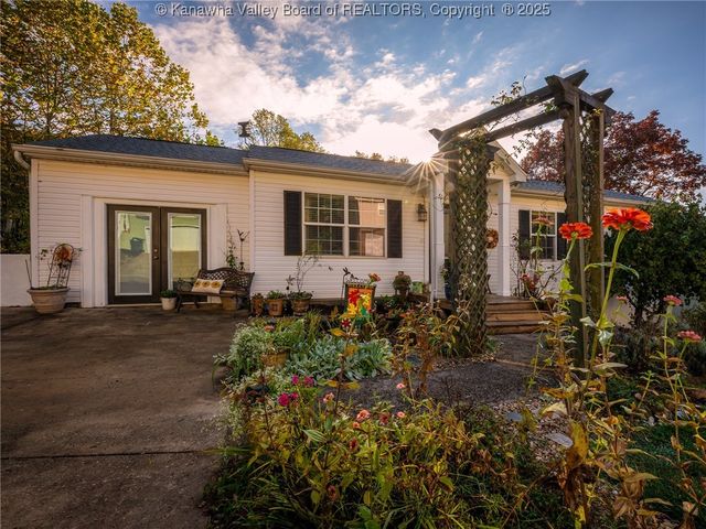 118 Deer Valley Drive, Hurricane, WV 25526