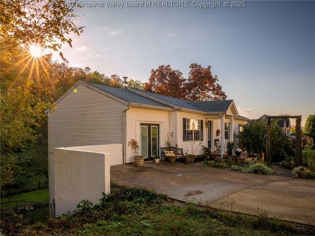 118 Deer Valley Drive, Hurricane, WV 25526