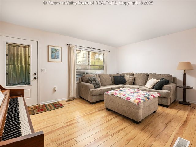 118 Deer Valley Drive, Hurricane, WV 25526