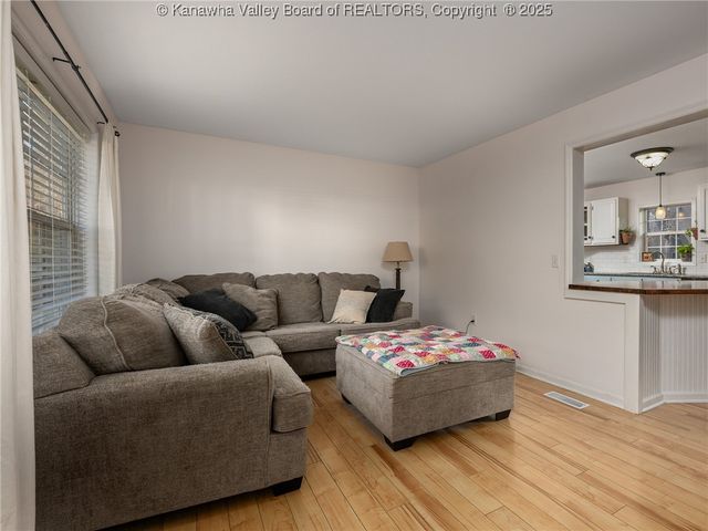 118 Deer Valley Drive, Hurricane, WV 25526