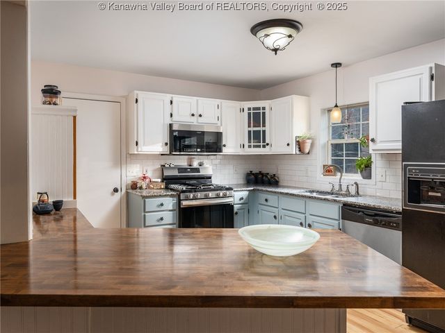 118 Deer Valley Drive, Hurricane, WV 25526