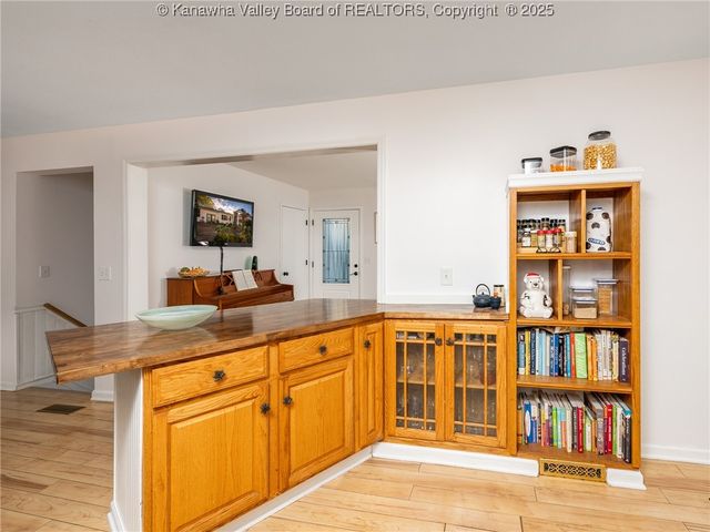 118 Deer Valley Drive, Hurricane, WV 25526