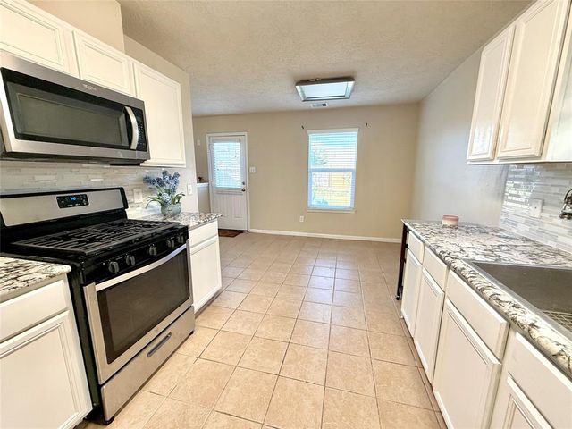 2042 Nichole Woods Drive, Houston, TX 77047