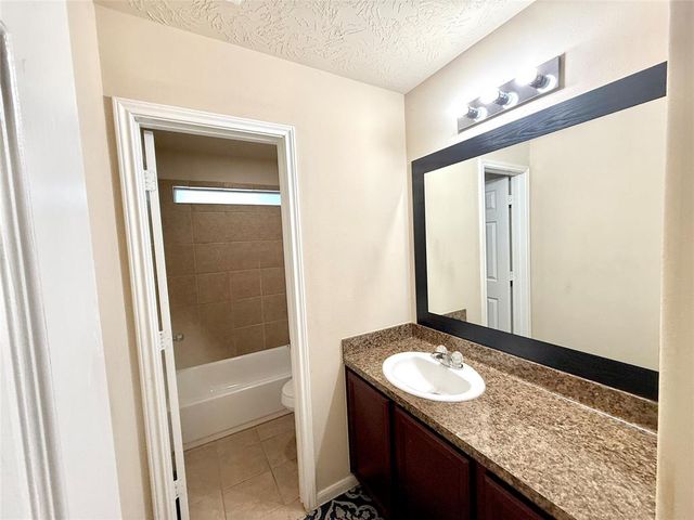 2042 Nichole Woods Drive, Houston, TX 77047