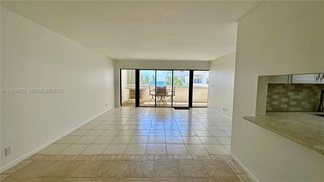 330 SE 20th Ave 303, Deerfield Beach, FL 33441