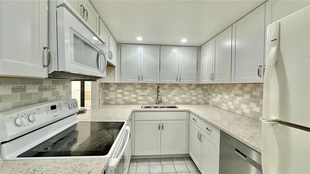 330 SE 20th Ave 303, Deerfield Beach, FL 33441