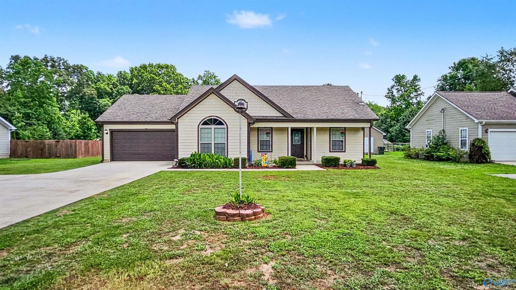 15530 Curtis Lane, Athens, AL 35611