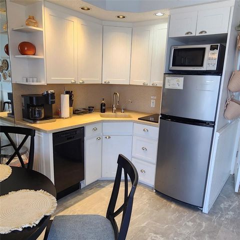 800 BAYWAY BOULEVARD 28, Clearwater Beach, FL 33767