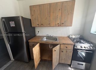 745 NW 100th St 4-D, Miami, FL 33150