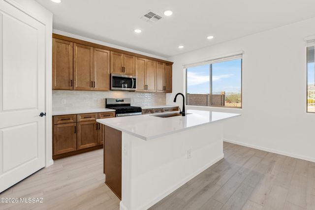 14027 E Squamata Way, Vail, AZ 85641