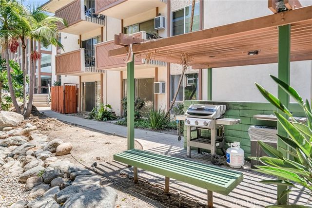 5585 E Pacific Coast Highway 171, Long Beach, CA 90804
