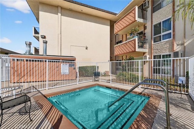 5585 E Pacific Coast Highway 171, Long Beach, CA 90804