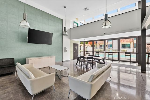 5585 E Pacific Coast Highway 171, Long Beach, CA 90804