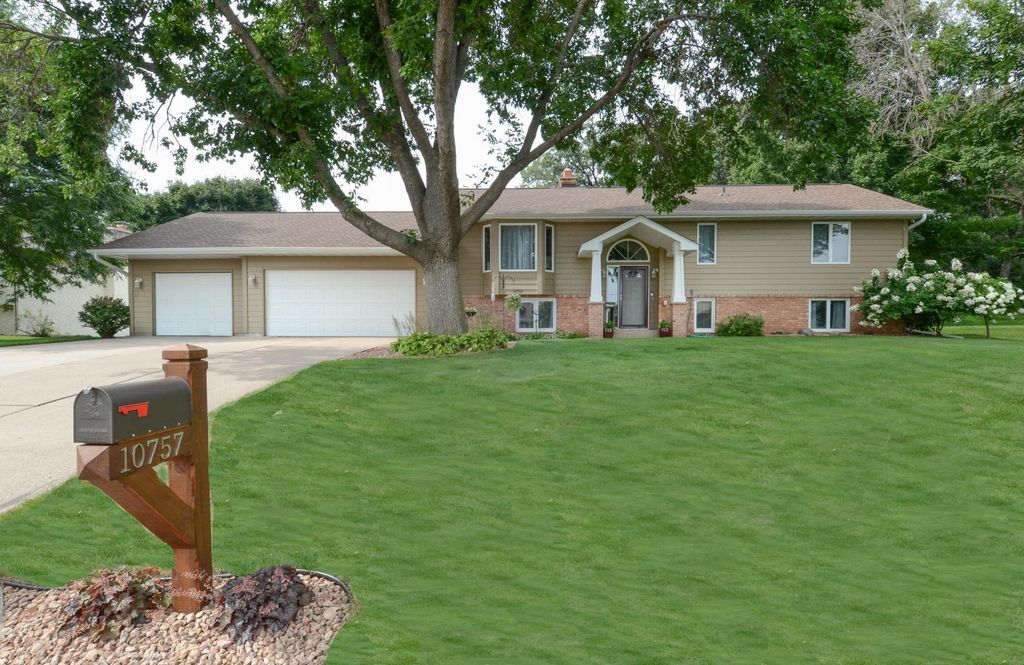 10757 Zieglers Drive N, Brooklyn Park, MN 55443